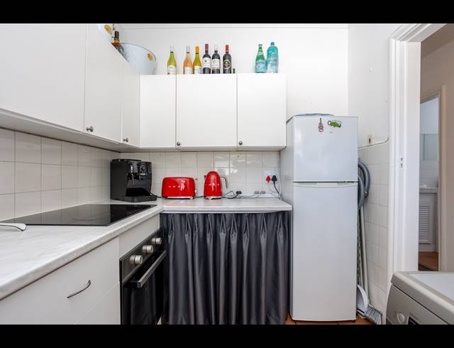 1 BEDROOM FLAT TO LET IN GARDENS